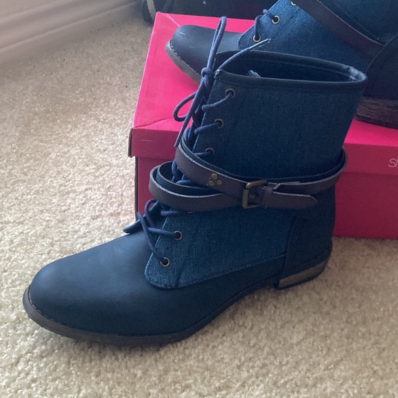 Shoe Dazzle.  Navy Blue Cowboy boots - Picture 4 of 4